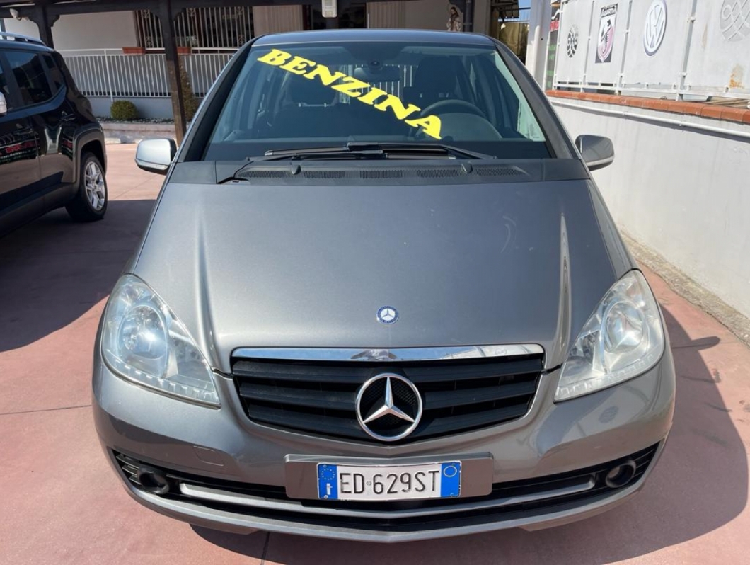 MERCEDES CLA..